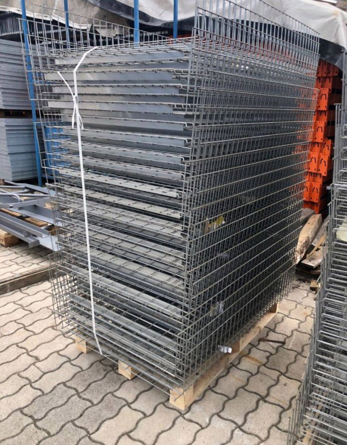 Wire mesh, mesh decking, mesh deck